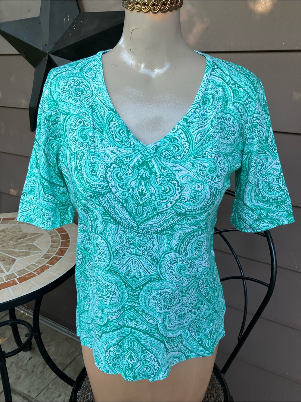 💥 3 for $15 Jones New York Green Paisley V-Neck Short Sleeve Top
